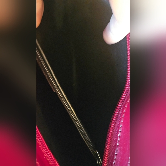 VINTAGE CRISTIAN Italian Cherry Red Genuine Leather shoulder bag. - Picture 12 of 14